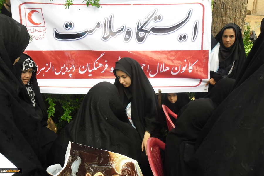 حضور پرشور و موثر دانشجو معلمان پردیس الزهرا(س) سمنان در نماز جمعه ی روز معلم