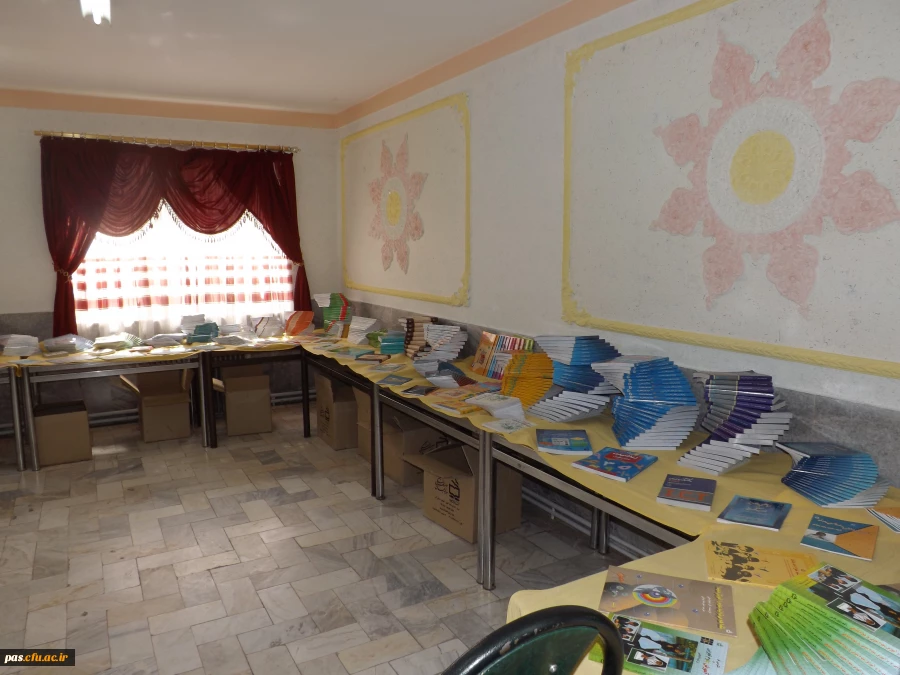 برگزاری نمایشگاه کتاب به مناسبت هفته ی آموزش