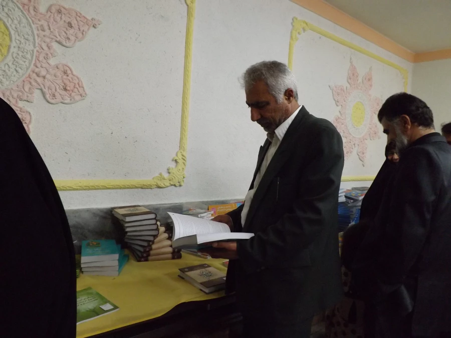 بازدید معاون مدیر کل آموزش و پرورش استان سمنان از نمایشگاه کتاب هفته ی آموزش