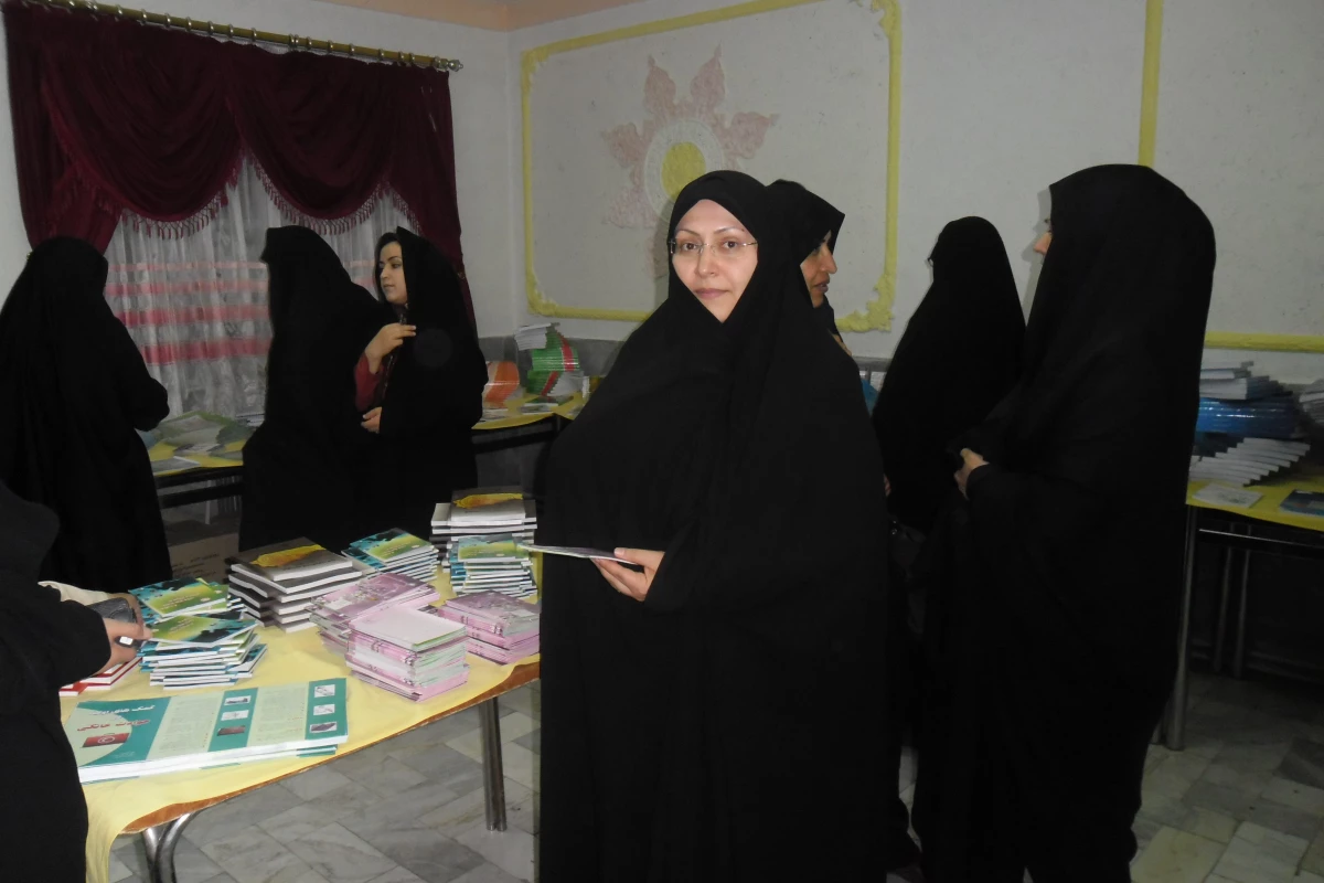 بازدید دکتر صالحی سرپرست پردیس از نمایشگاه کتاب هفته ی آموزش