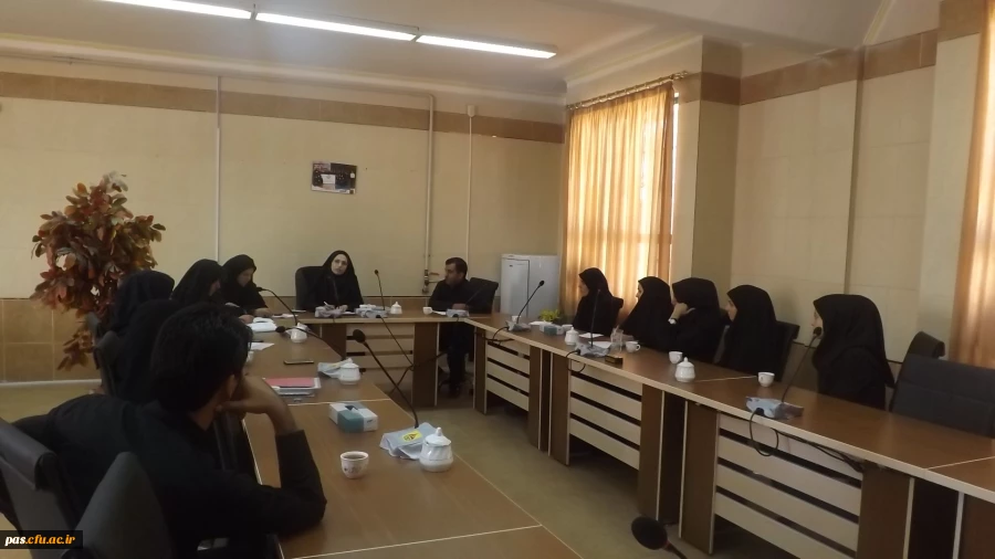 نشست سرپرست پردیس الزهرا (س) سمنان با همکاران