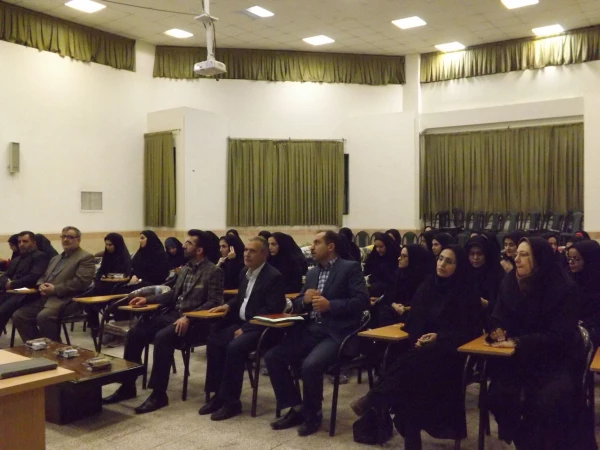 نشست صمیمی با دانشجویان