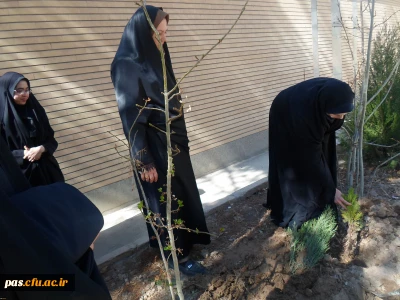 کاشت نهال به مناسبت هفته درختکاری در پردیس الزهرا (س)