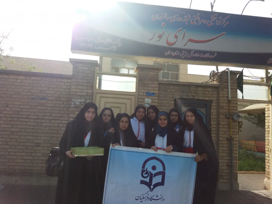 دیدار اعضای کانون هلال احمر از خانه سالمندان سمنان‎