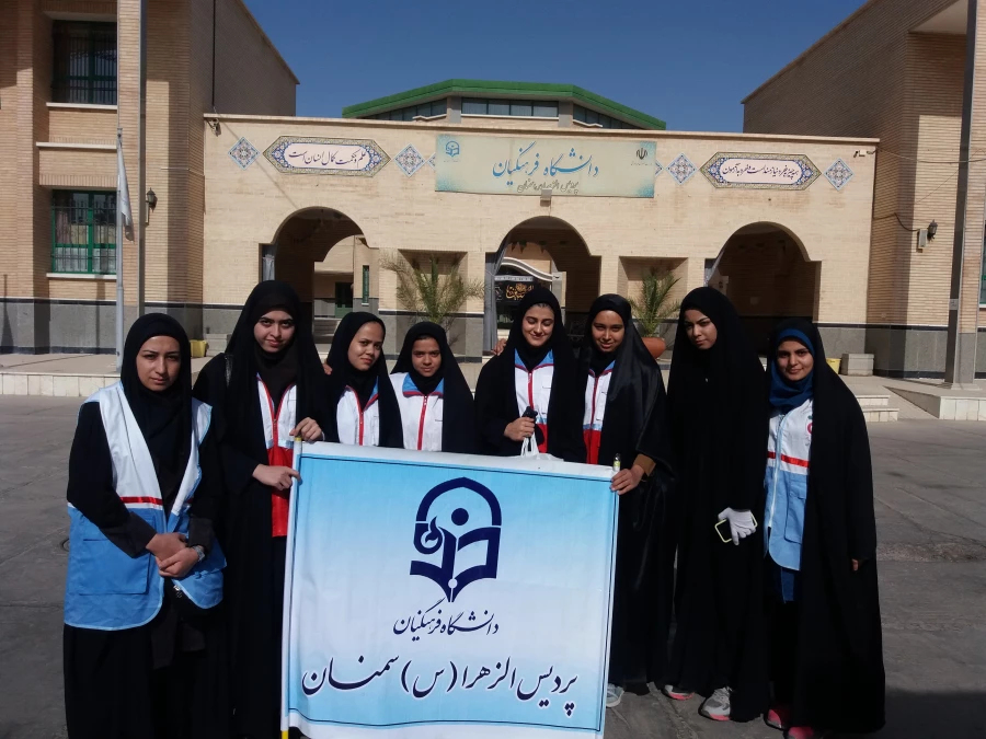 دیدار اعضای کانون هلال احمر از خانه سالمندان سمنان‎