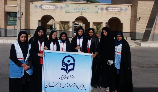 دیدار اعضای کانون هلال احمر از خانه سالمندان سمنان‎