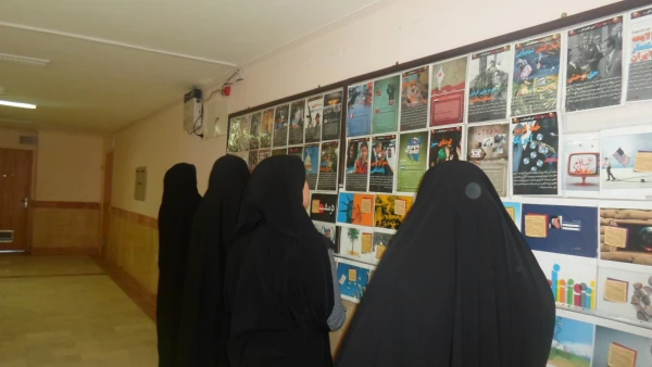 نمایشگاه پوستر "چرایی بی اعتمادی به آمریکا"